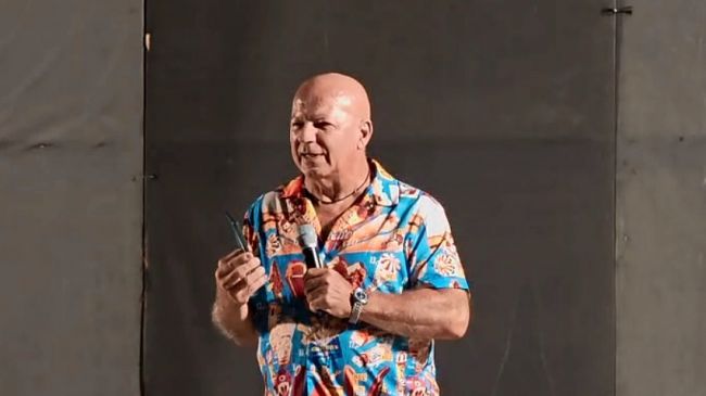 Valderice, grande successo di pubblico al Borgo San Marco con il comico Giovanni Cacioppo