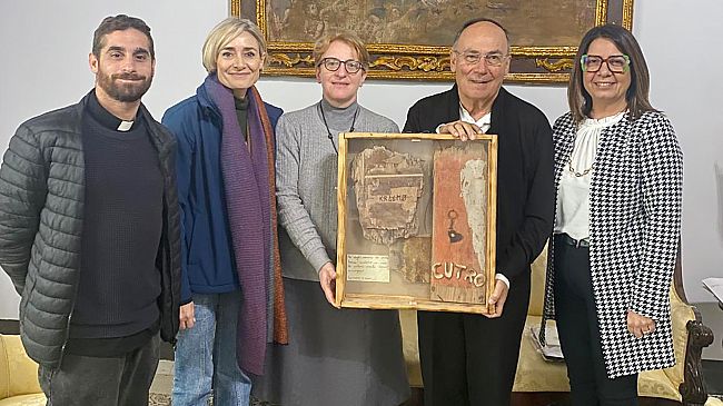 Il frammento simbolo del naufragio di Cutro girerà nella Diocesi di Mazara del Vallo