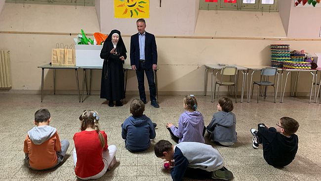 L’Ordine dei Medici di Trapani dona uova di Pasqua e colombe ai bimbi ucraini ospiti dell’Istituto Incoronata di Erice