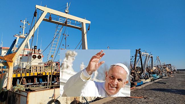 L’omaggio dei pescatori a Papa Francesco: un minuto di silenzio per l’ultimo saluto