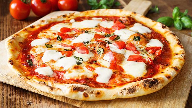 La storia della pizza: un viaggio tra tradizione e innovazione