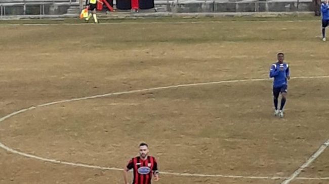 Stadio Paolo Marino in condizioni pietose, le immagini del campo spelacchiato