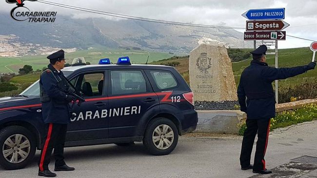 I Carabinieri salvano un operaio investito e rimasto intrappolato