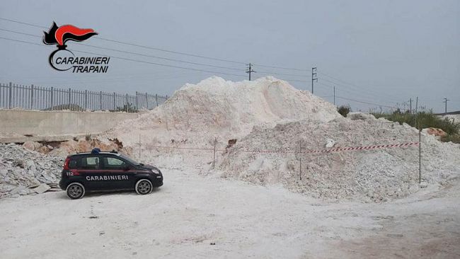 Valderice, contrasto ai resti ambientali: i Carabinieri denunciano un imprenditore e sequestrano un’area adibita a discarica