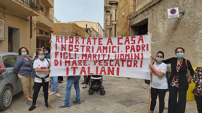 Pescherecci e marittimi sequestrati in Libia, giovedì a Mazara manifestazione di solidarietà