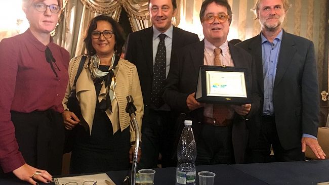 L’assessore Sebastiano Tusa riceve il premio “Marèttimo Di qua e di là dal Mare”
