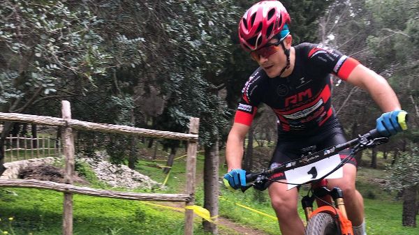 Salvatore Lo Monaco trionfa nella prima XCO di Coppa Sicilia: un rientro da campione