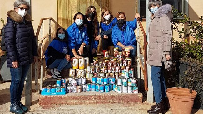 Riempi una ciotola, la colletta dei ragazzi dell'Alberghiero per i cani