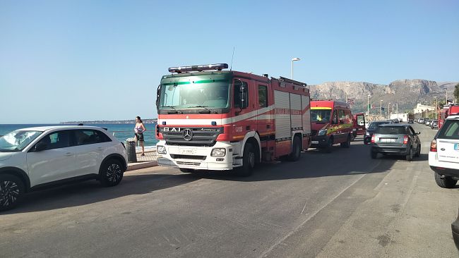 Trappeto, proseguono le ricerche in mare del turista scomparso da ieri