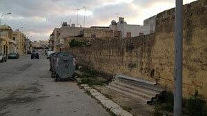 Ancora non rimosse le sei lastre di eternit davanti la chiesa di Santa Rosalia