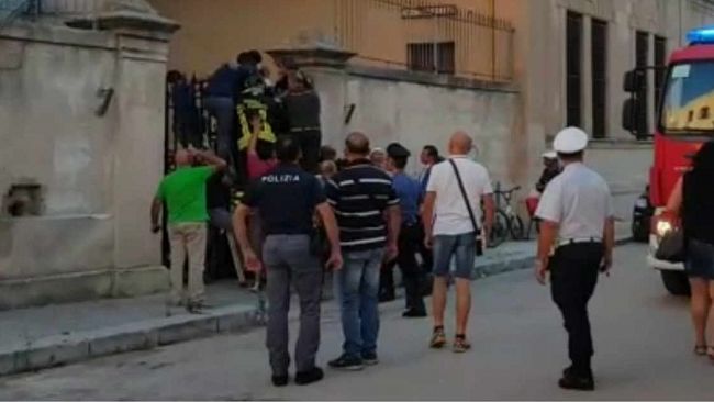 Chiarimenti sulla vicenda del ragazzo salvato dopo essere rimasto infilzato nel cancello della scuola “Borsellino-Ajello”