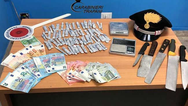 Trapani: spaccio di droga arrestato dai Carabinieri 18enne trapanese