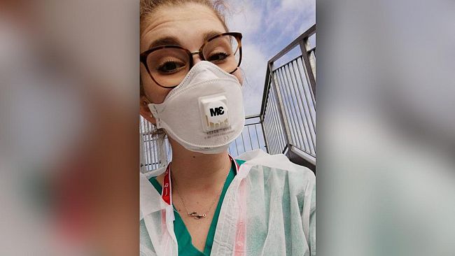 Ha difeso i “suoi” nonnini dal coronavirus. La storia della 23enne mazarese Paola Barracco, infermiera professionale in provincia di Parma