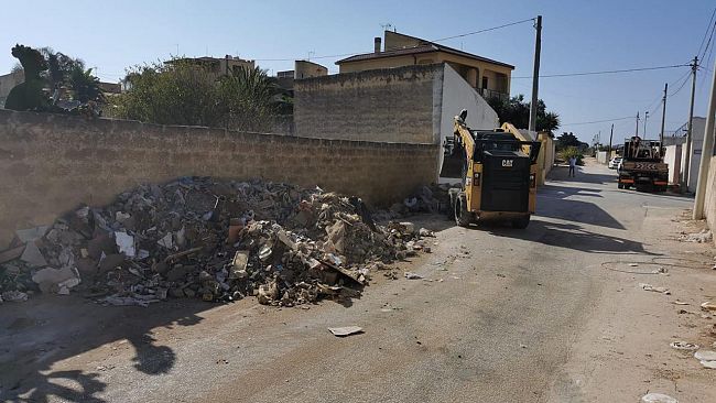 Mazara, abbandono rifiuti: bonificata via Napoli