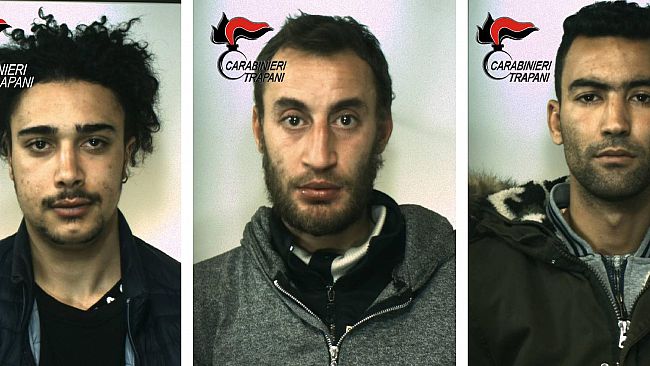 Spacciavano vicino al Liceo Classico, in tre arrestati dai Carabinieri