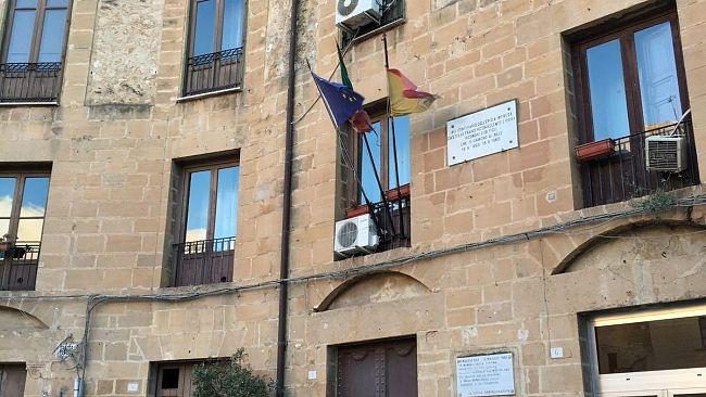 Avviso per individuare l’impresa che dovrà allestire i seggi per le elezioni amministrative. Ma la delibera di indizione dei comizi elettorali perchè non arriva?