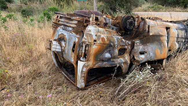 Mazara, fuoristrada bruciato abbandonato all’interno della Riserva naturale Preola e Gorghi Tondi.