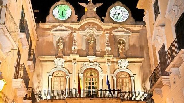 Palazzo Cavarretta si illlumina di rosa. Trapani aderisce alla campagna “Nastro Rosa” dell’AIRC.