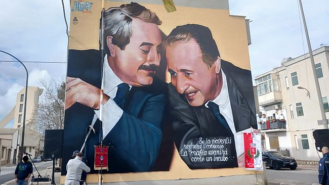 Campobello, inaugurato il murales a pochi passi dall'ultimo covo di Messina Denaro