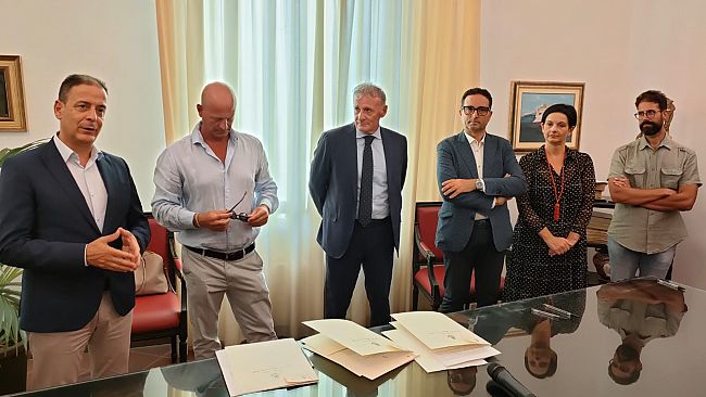 “Una punta di Sal”. Sindaco, vai dove ti porta il vento…