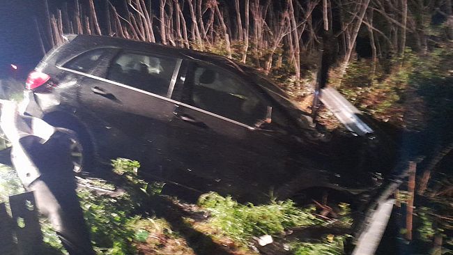 Perde il controllo dell'auto e si schianta contro il guardrail nella statale 115 direzione Campobello