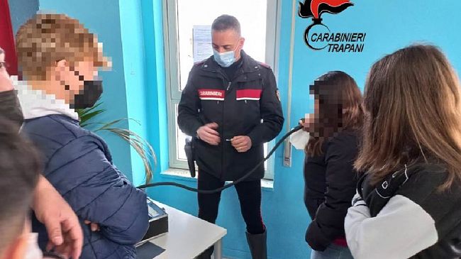 Marsala: incontro dei carabinieri con gli studenti del tecnico commerciale