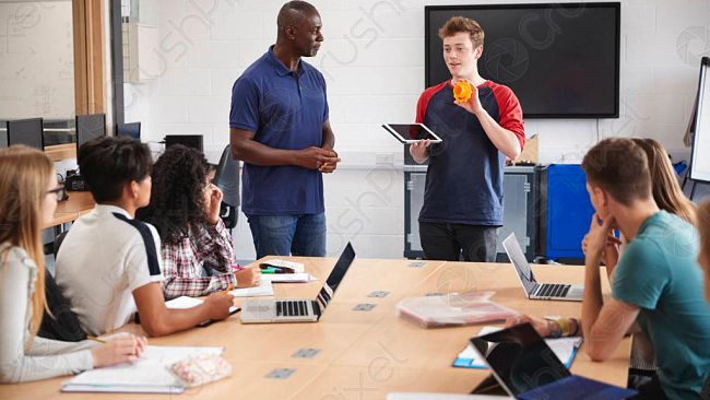 Ultime della sera: “Insegnare/Imparare”