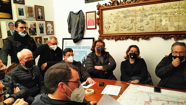 L'Unione Maestranze al lavoro per la processione di 