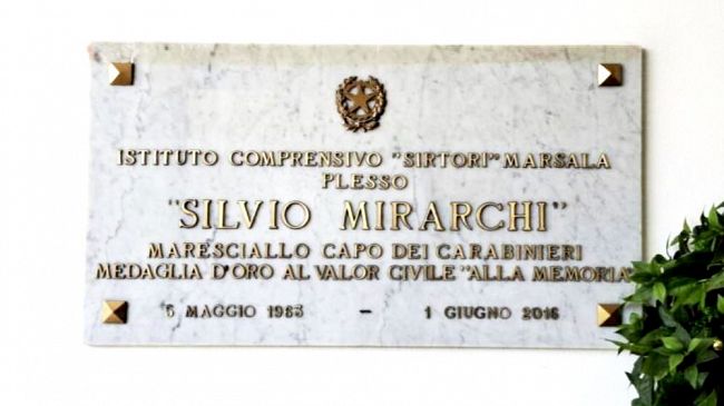 La prima cittadina Patti all'intitolazione della scuola al maresciallo Silvio Mirarchi