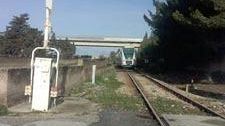 Mazara, treno fermo a Miragliano perché passaggio a livello aperto. Paura per automobilisti e disagi per passeggeri.
