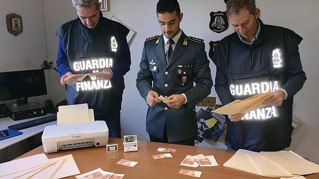 Alcamo, scoperta stamperia di banconote false. Due persone denunciate
