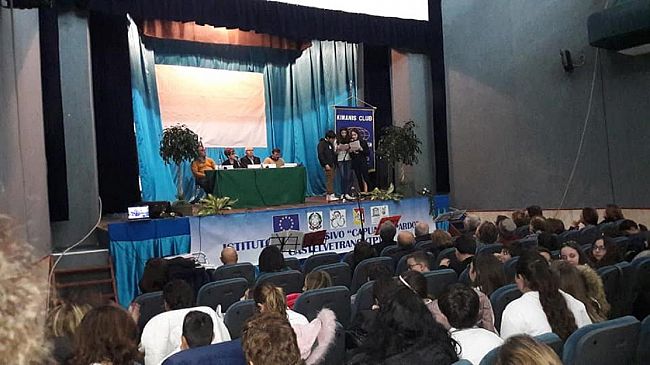 La Shoah ricordata dai ragazzi del Capuana-Pardo in una manifestazione al Marconi