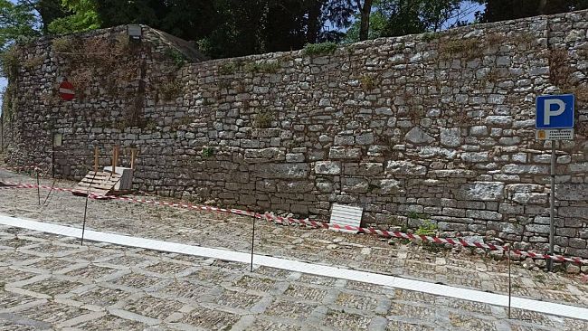 Erice, rimosso percorso per ipovedenti. Domani incontro tra Comune e Soprintendenza
