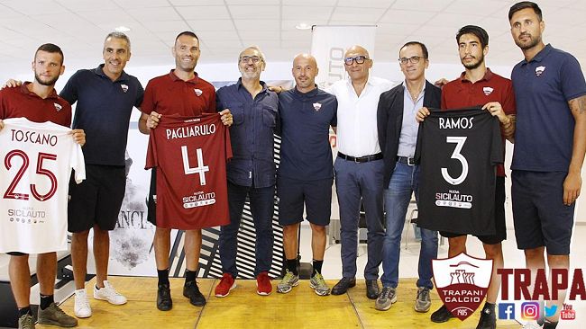 Trapani calcio, Evacuo rinnova. Presentate le nuove maglie