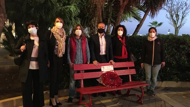 Mazara, una corona di fiori per onorare la memoria delle donne vittime di violenza