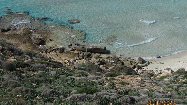 Rimosse le imbarcazioni dei migranti dall'isola dei conigli