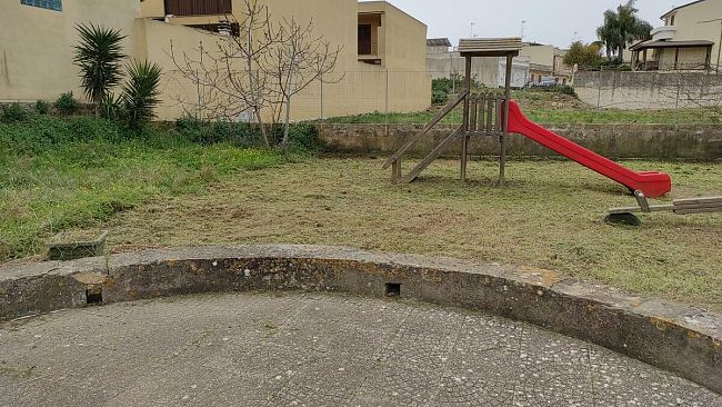 Scuola dell’infanzia Borsani: I genitori in aiuto per pulire il giardino