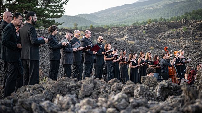 Etna, il Festival Lirico dei Teatri di Pietra incanta al tramonto