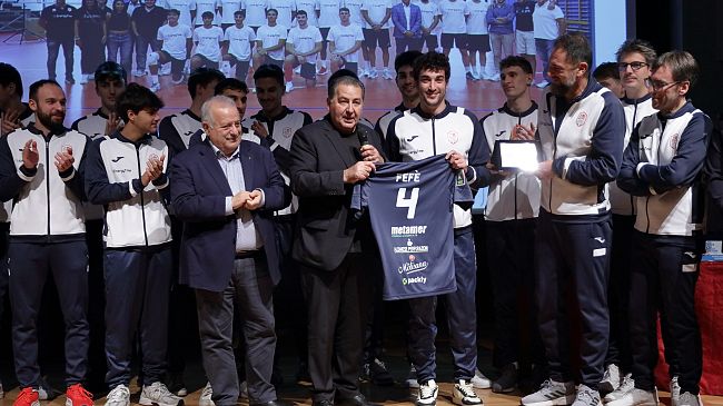 il-tecnico-della-nazionale-fefe-de-giorgi-incontra-lenergytime-spike-devils-prima-del-big-match-con-gioia-del-colle