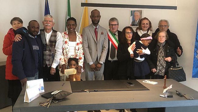 Il sindaco Tallarita celebra il matrimonio di due cittadini congolesi residenti a Marausa