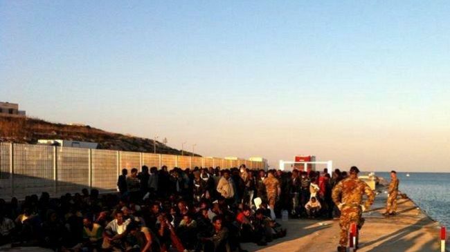 A Lampedusa i Militari dell’operazione “Strade sicure” accolgono oltre 350 immigrati