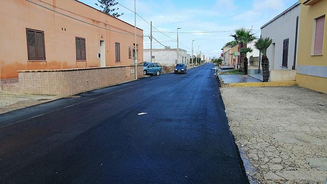 Marsala, rifatto il manto stradale in via Favara. Sistemate anche via Dello Sbarco e via Mario Nuccio