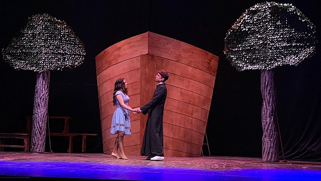 Il Liceo delle Scienze Umane G. Gentile riporta in scena la rivista al Selinus