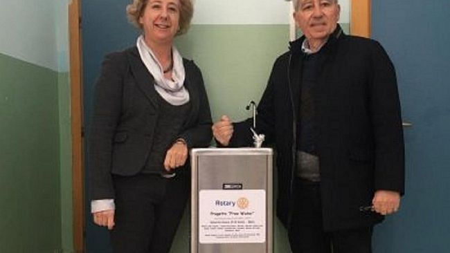 Progetto Free Water del Rotary Club, consegnato all’IC Radice-Pappalardo un depuratore