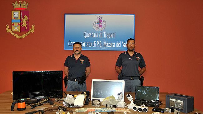 Mazara, la Polizia arresta giovane coppia per detenzione di droga (ai fini dello spaccio) e arma clandestina