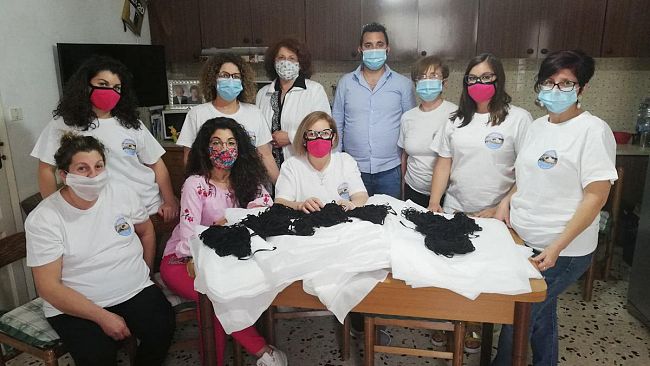 L’associazione “Insieme per Ballata” realizza mascherine solidali per la cittadinanza