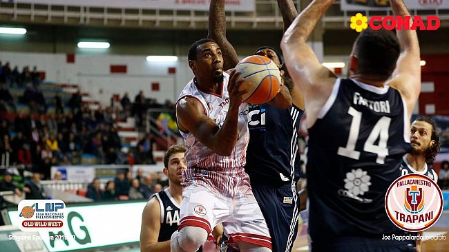 Basket, Trapani cala il tris trascinata da un ottimo Nwohuocha