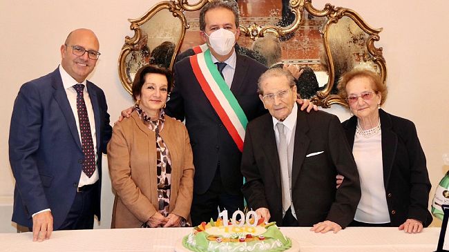 Nuovo centenario a Marsala. È nonno Franco Costa