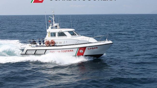 Castellammare del Golfo, affonda un’imbarcazione a Cala Bianca: salvate cinque persone