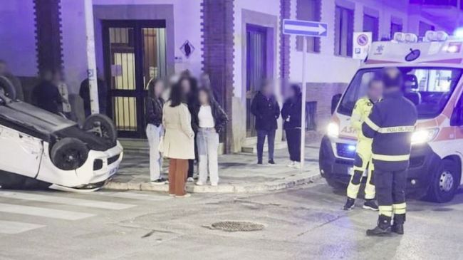scontro-violento-allincrocio-tra-unutilitaria-e-una-microcar-ferita-una-giovane